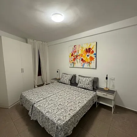 Americas With Pool View *